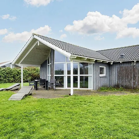6 Person In Harbo Re Holiday home *