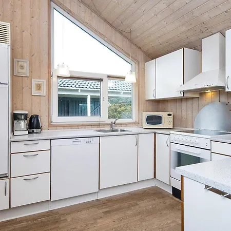 6 Person In Harbo Re Holiday home *
