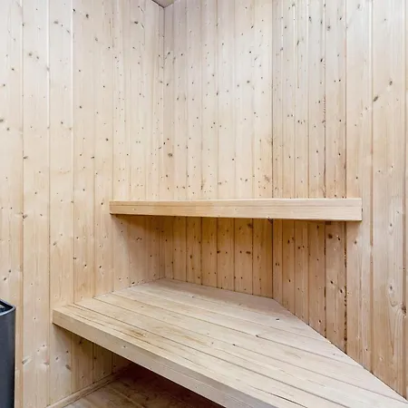 6 Person In Harboore-by Traum *